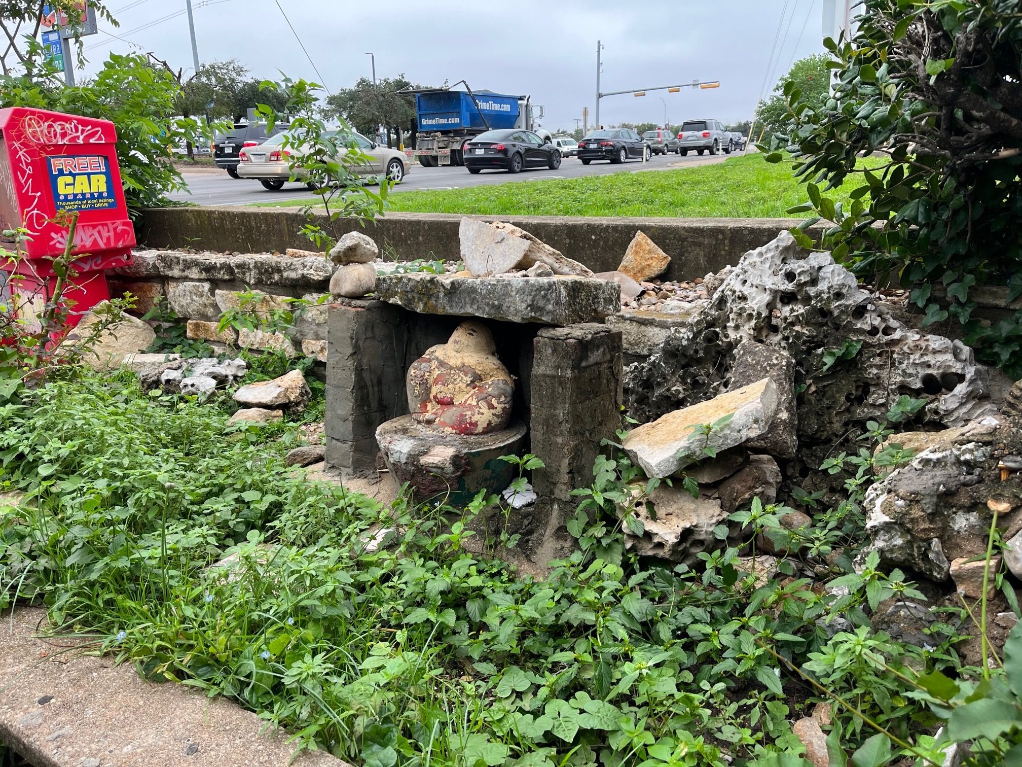 A statue by the parking lot of El Borrego de Oro.