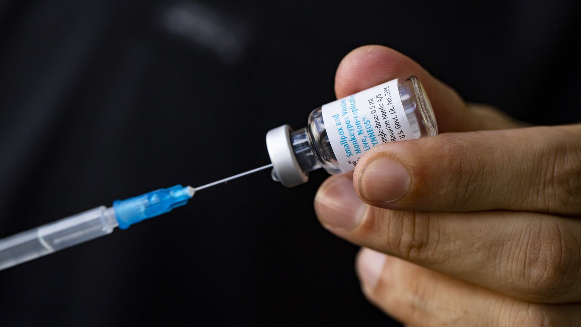  Medical personnel prepares a syringe with mpox vaccine during the 2022 outbreak. Photo: Emmanuele Contini/NurPhoto via Getty Images