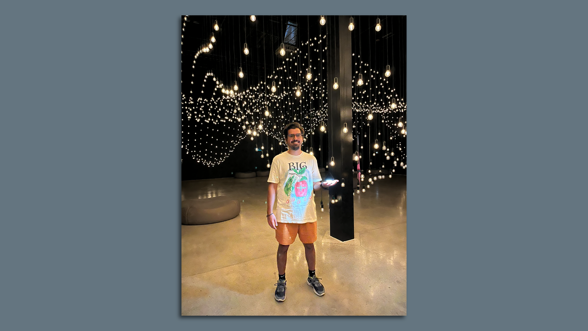 Martin Vassolo, the author, holding his palm under a sensor as lights shine in rhythm to his heartbeat.