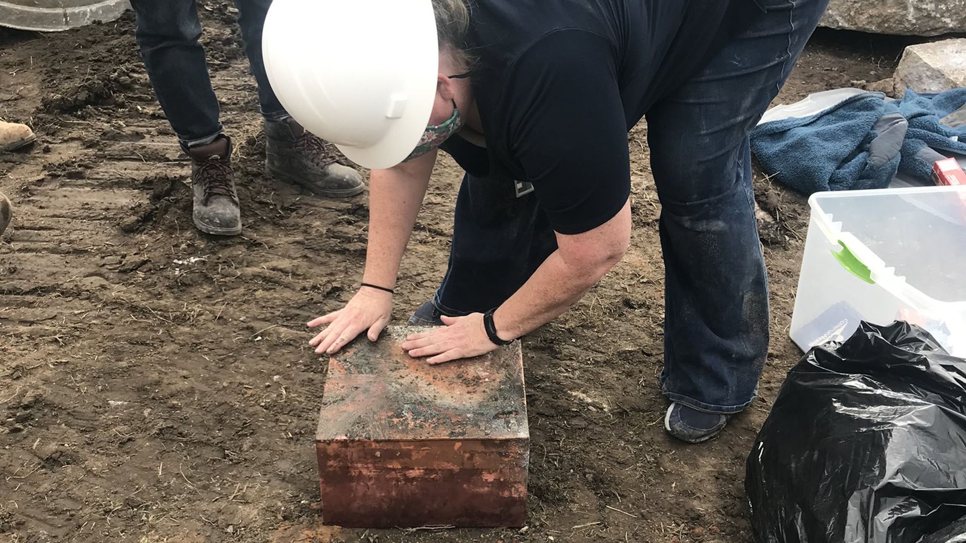 A researcher uncovers a second time capsule that was stored at the base of a Robert E. Lee statue.