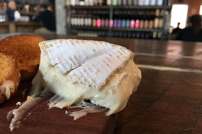 cheese-at-craft-growler-shop