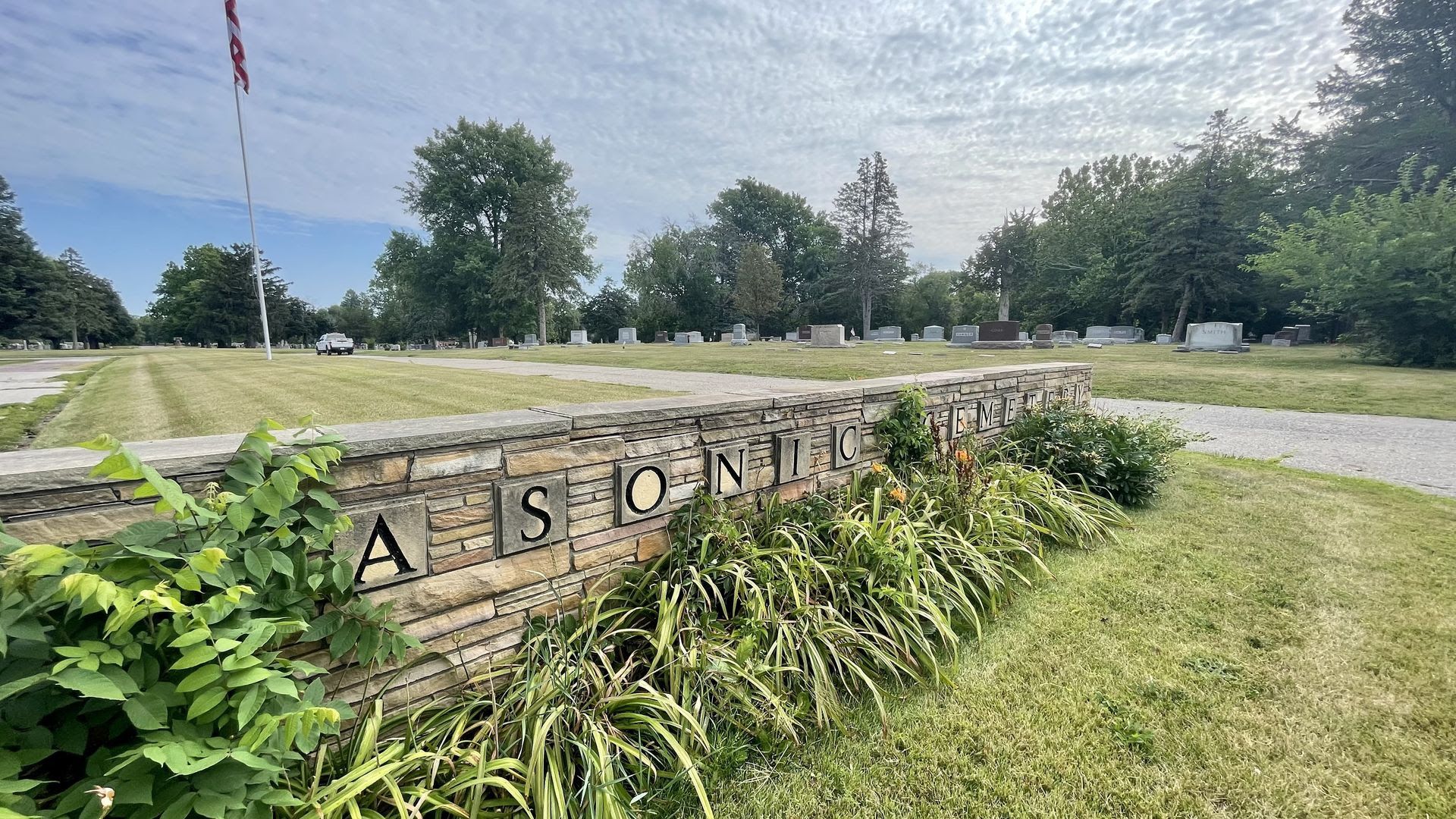 A photo of the Des Moines Masonic Cemetery.