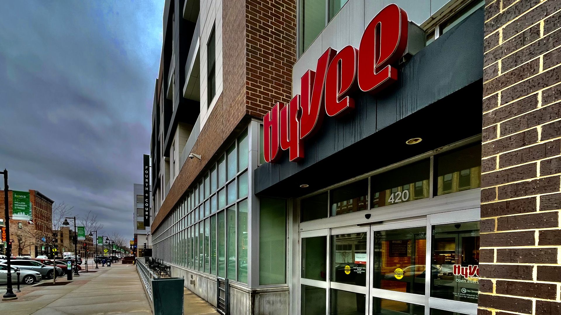 A photo of the downtown Des Moines Hy-Vee.