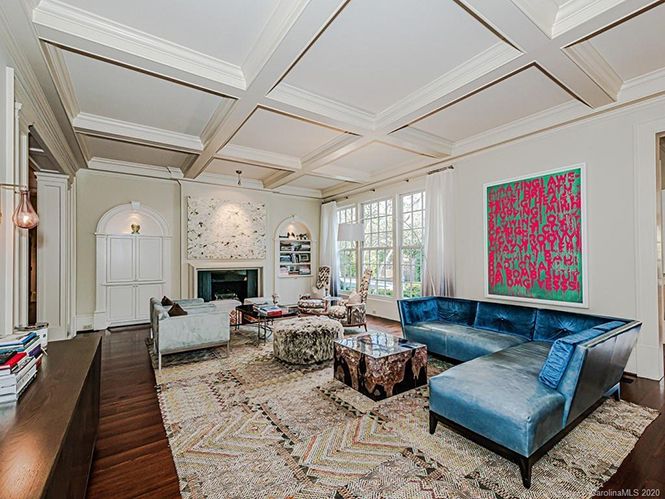 401 Eastover Road living room