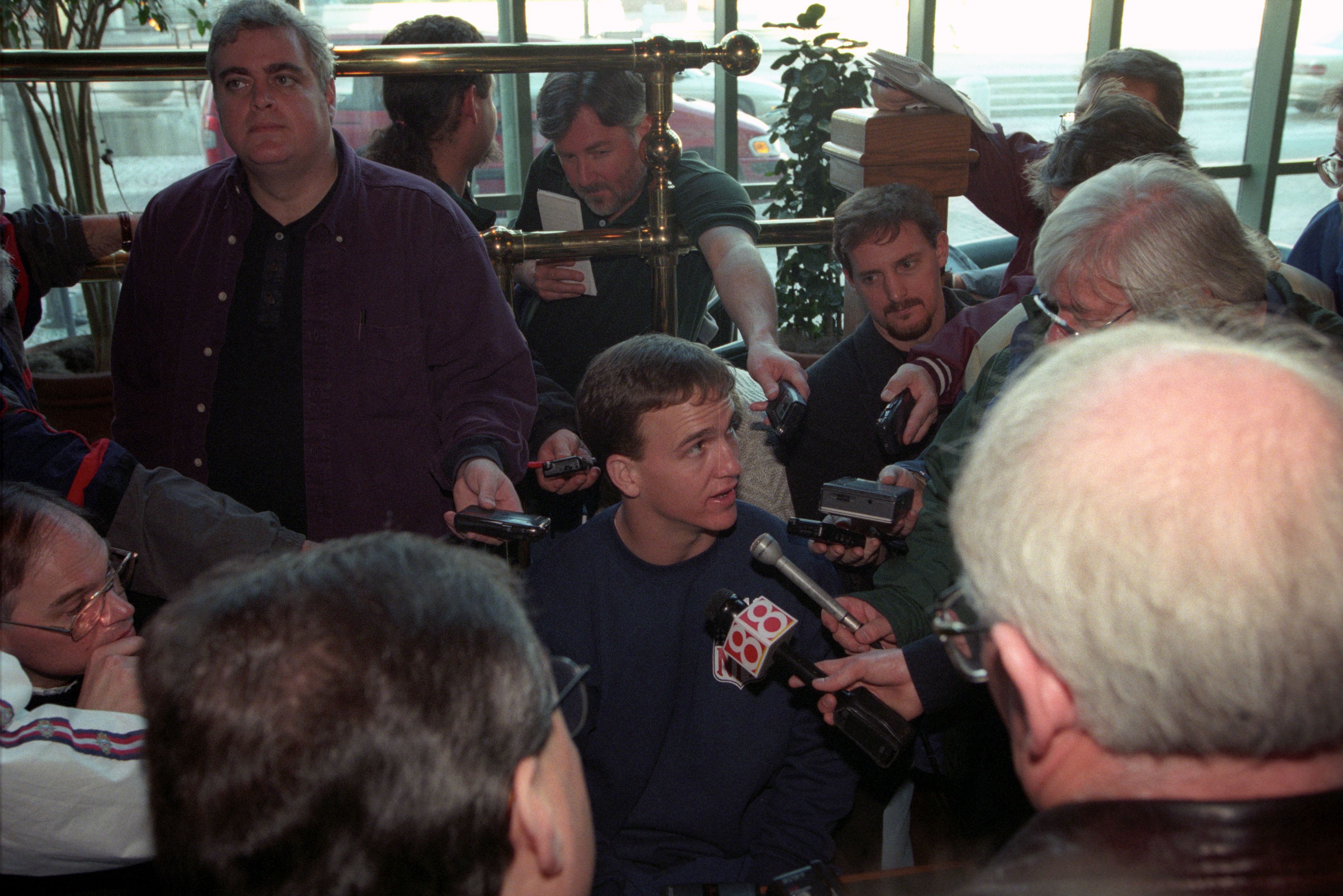 Former Tennessee QB Peyton Manning speaks with members of the media at RCA Dome. Indianapolis, IN 2/6/1998
