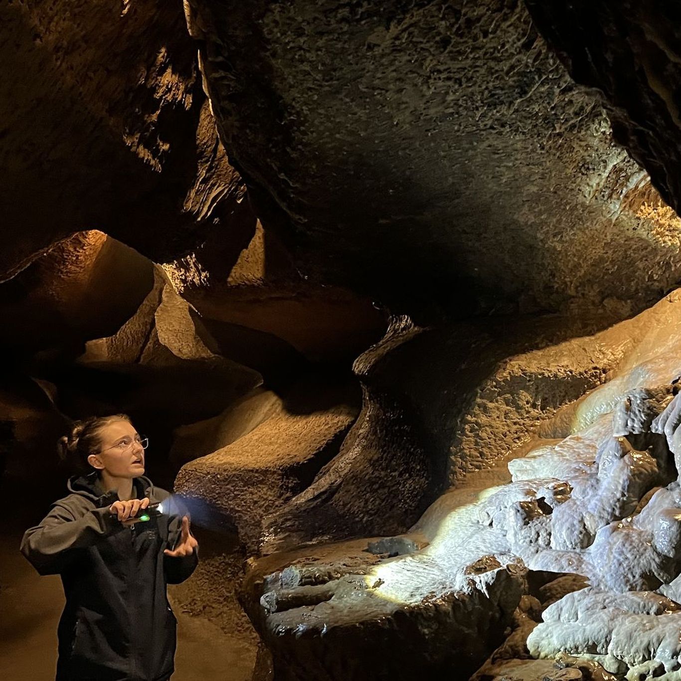 Caves of Koilos 4枚セット A guide to Minnesota's caves - Axios Twin Cities