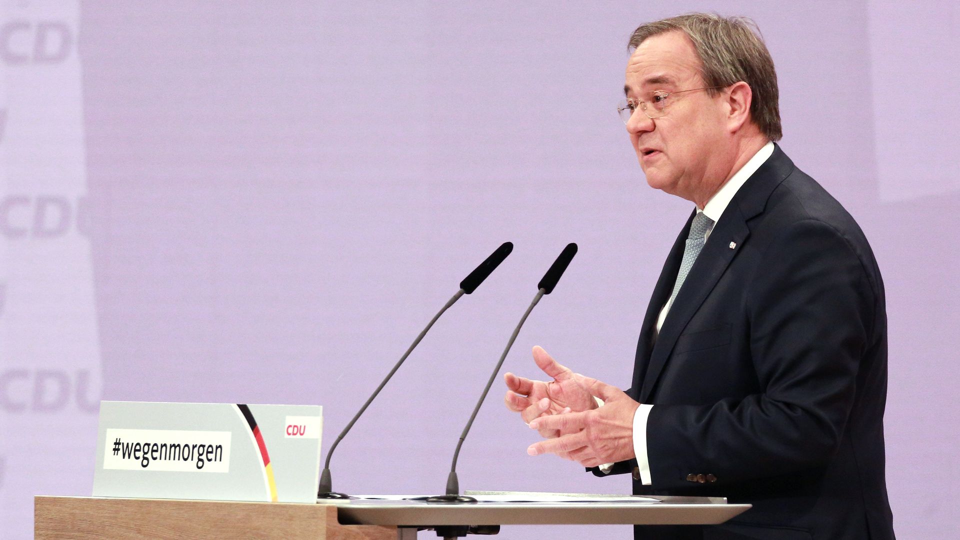 Picture of Armin Laschet speaking into two microphones