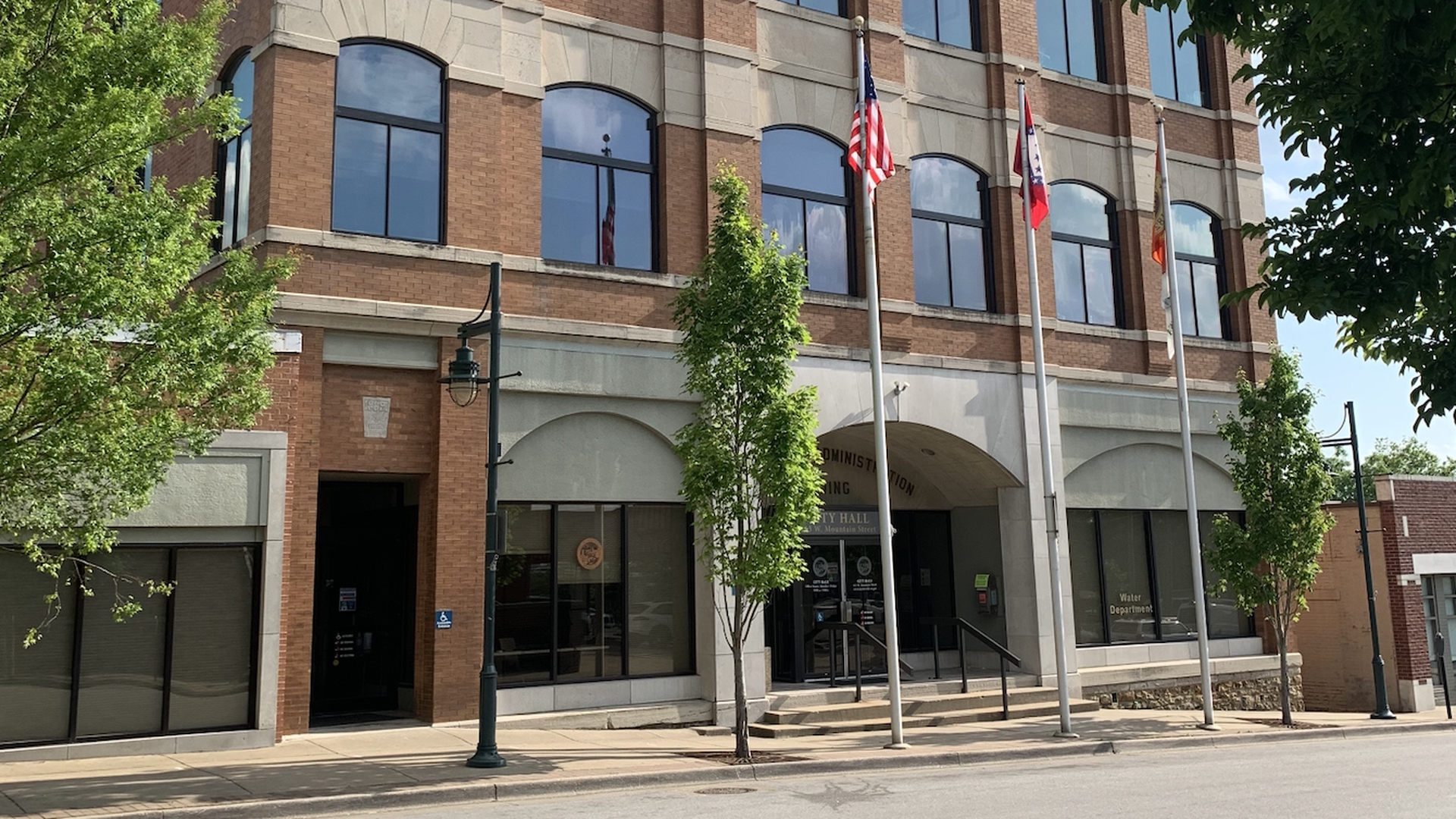 photo of fayetteville city hall