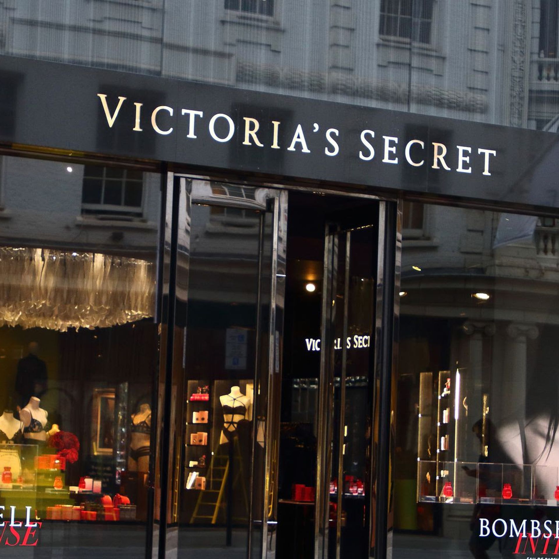 Victoria's Secret (3111 West Chandler Boulevard), Delivered by
