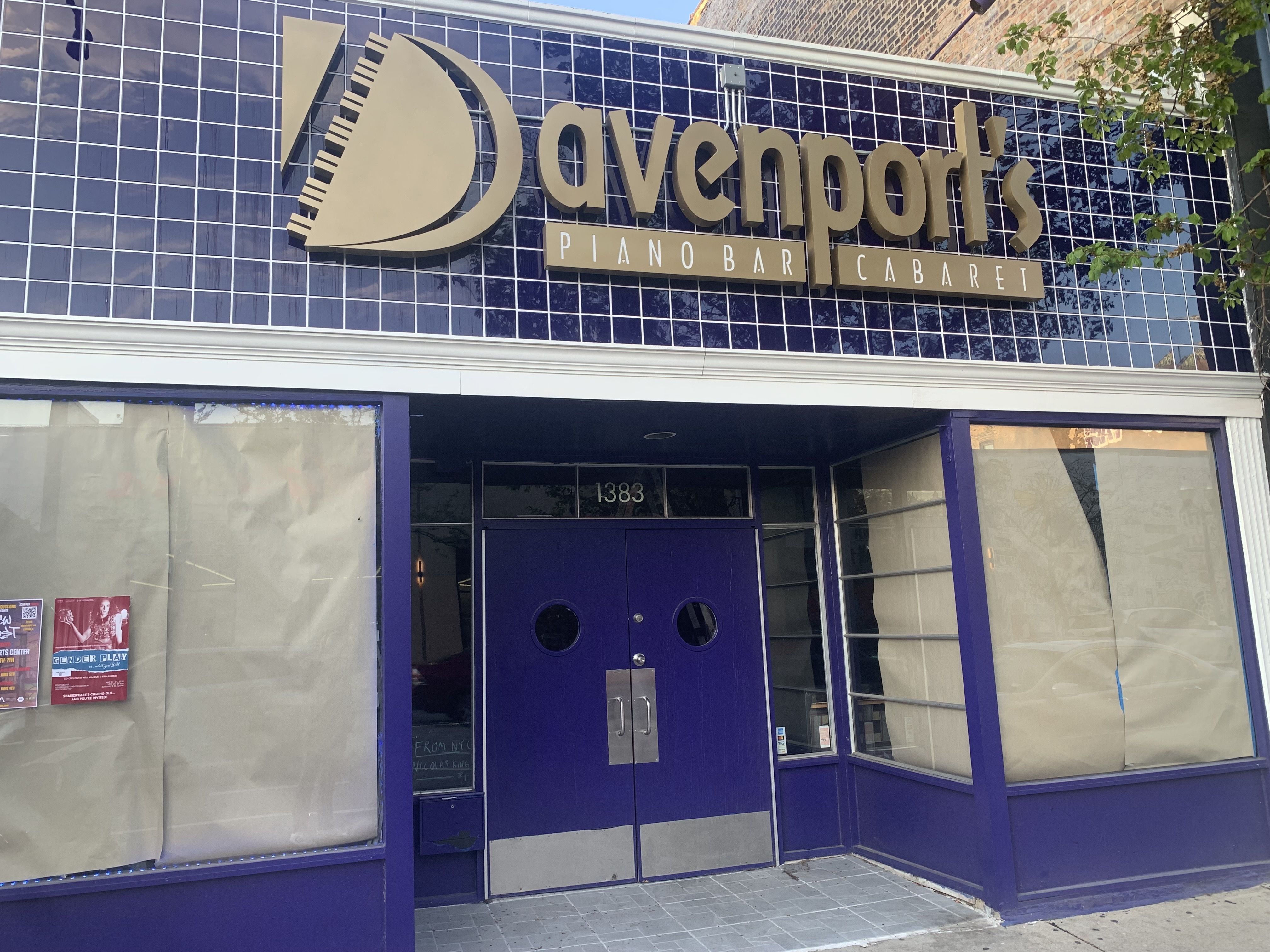 Photo of a storefront with the words Davenport's on the sign. 