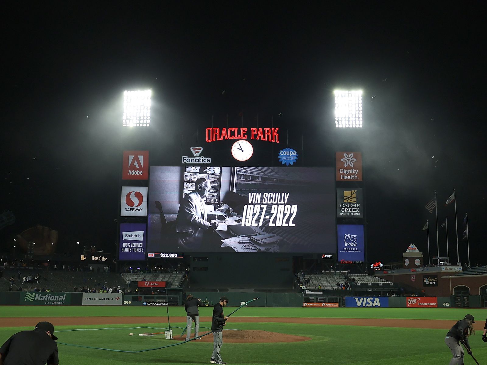 Remembering the late great Dodgers Hall of Fame Broadcaster Vin