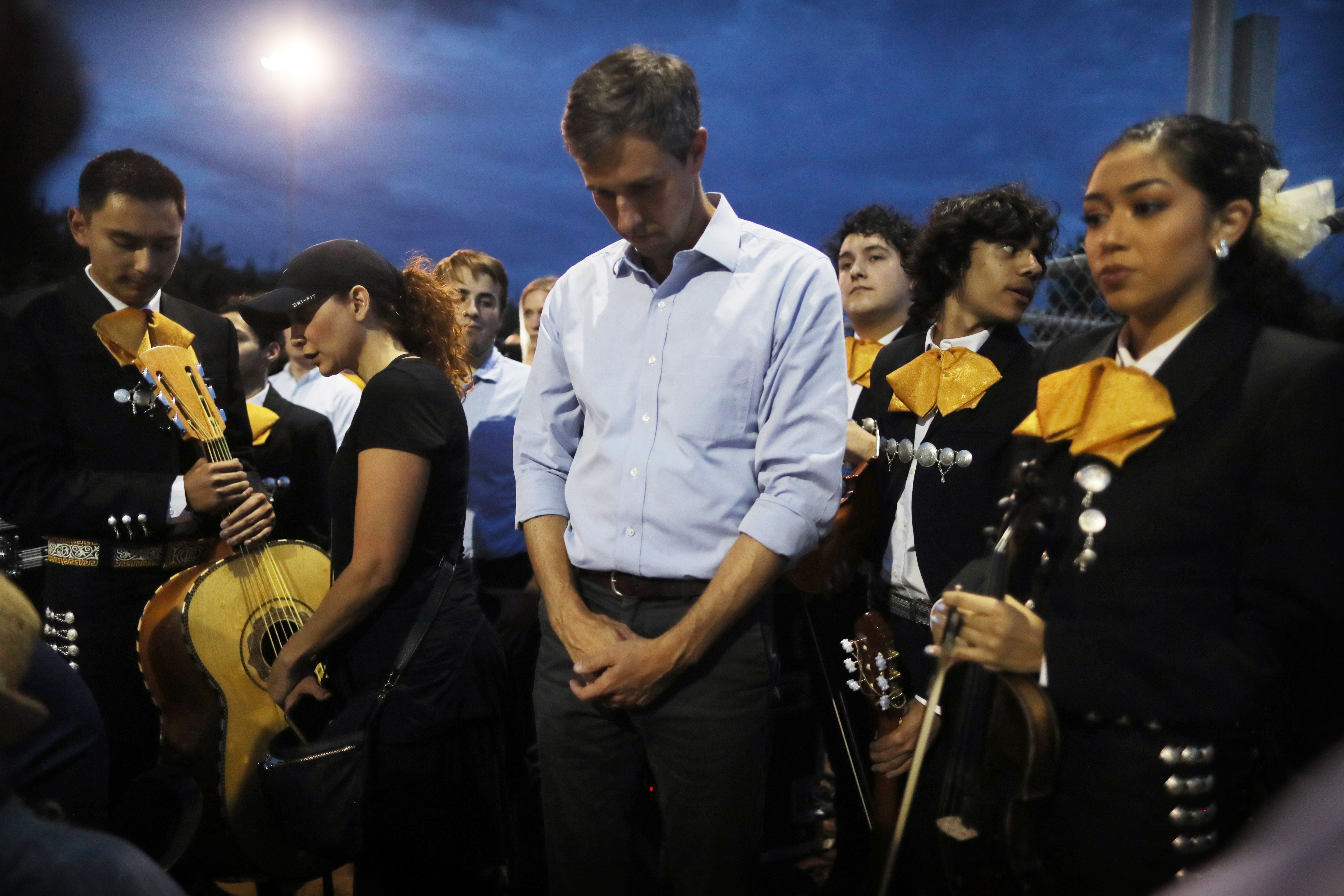 Democratic presidential candidate, former Rep. Beto O’Rourke (C) and Mariachi Puesta del Sol at an interfaith vigil for victims of a mass shooting in El Paso, Texas.