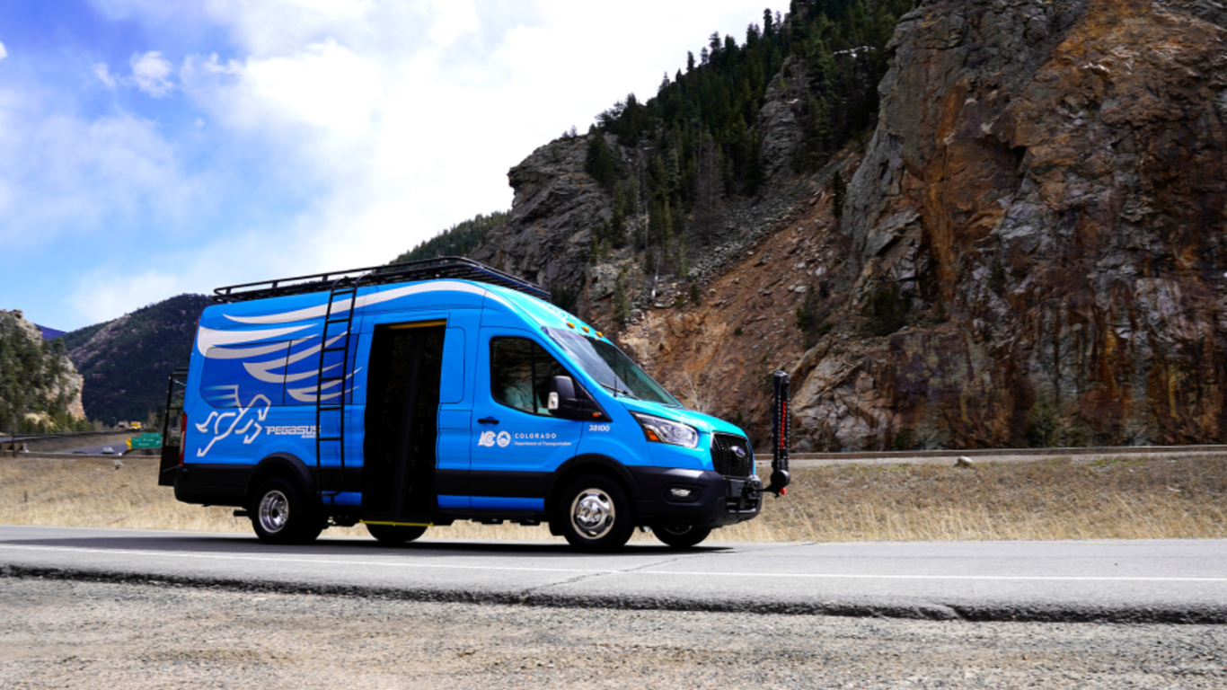 Skip the traffic headaches and take a shuttle to Colorado&rsquo;s mountains