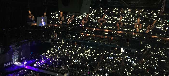 guitar-taylor-swift-concert-charlotte-nc