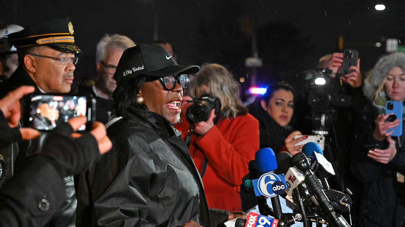 Plane with 6 people aboard crashes into Northeast Philly neighborhood