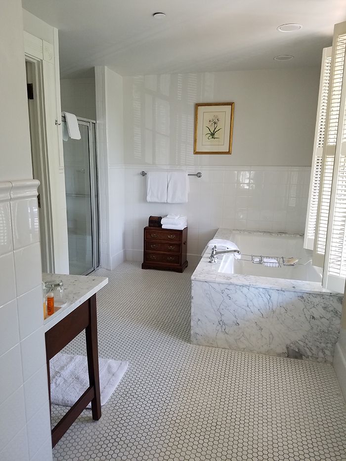 willcox-hotel-bathroom