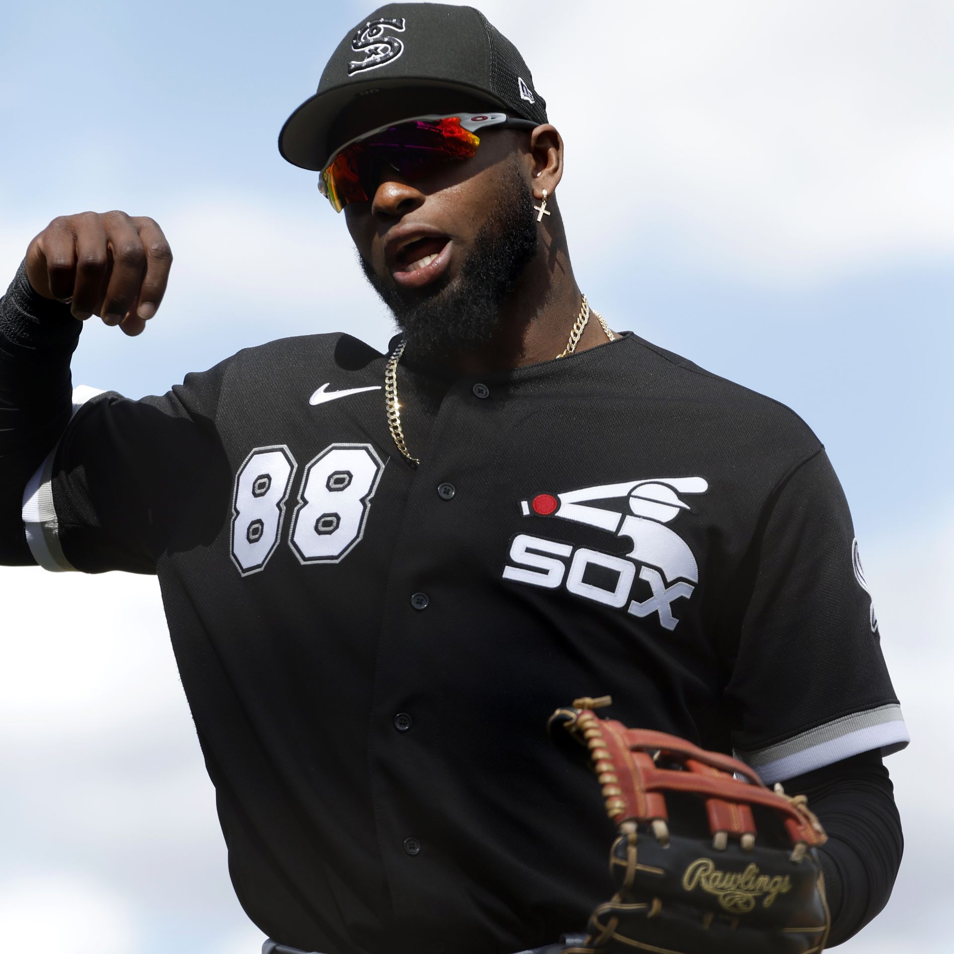 See when the Cubs & White Sox begin 2023 spring training in Arizona