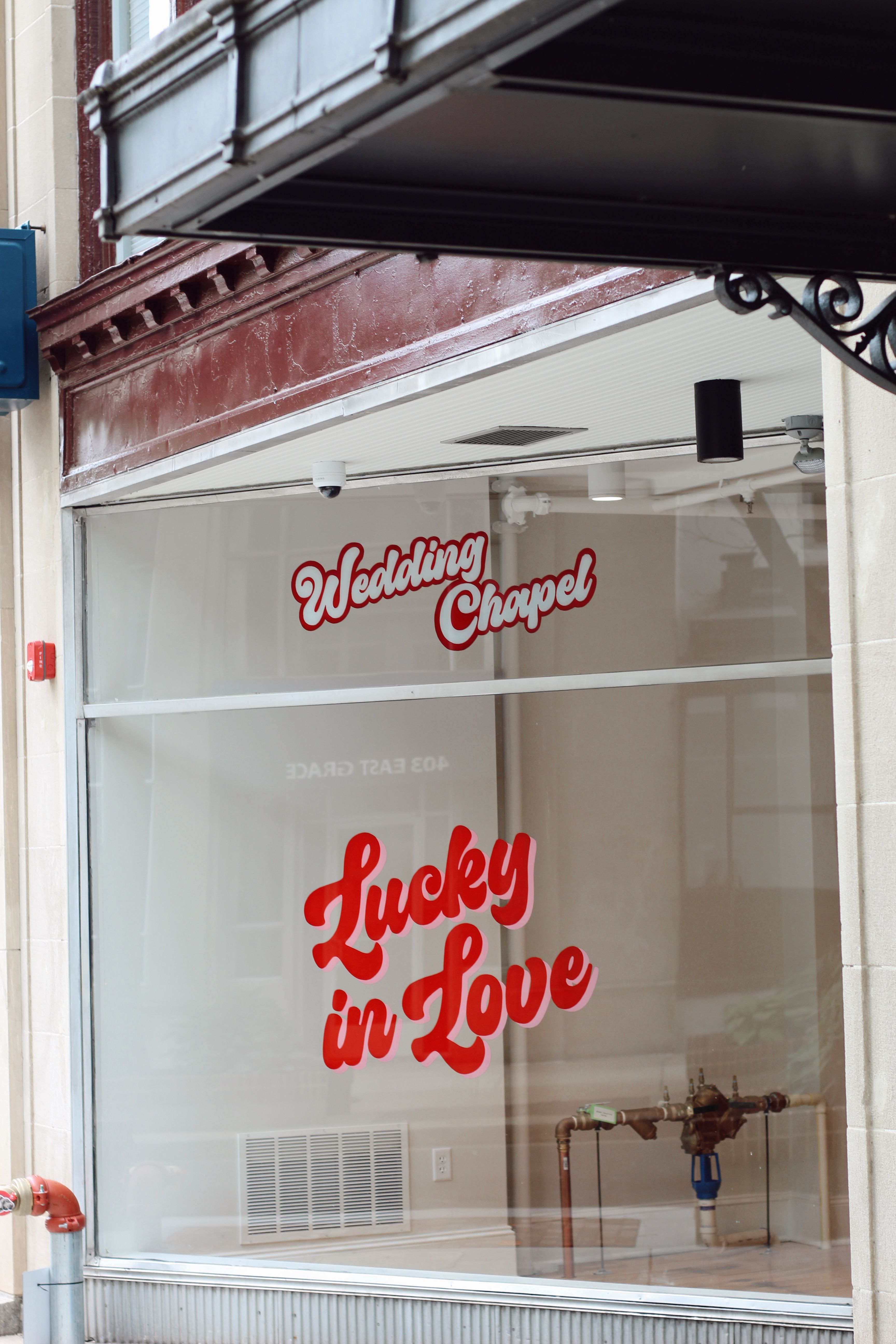 a store front that says Lucky in Love wedding chapel 