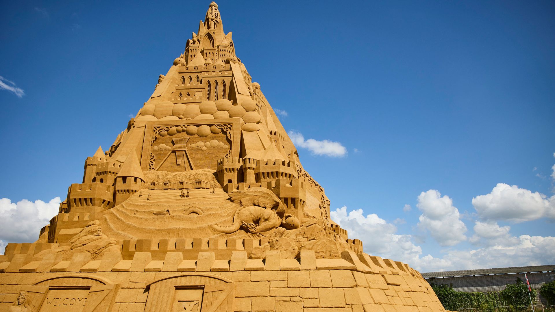 Picture of the tallest sandcastle