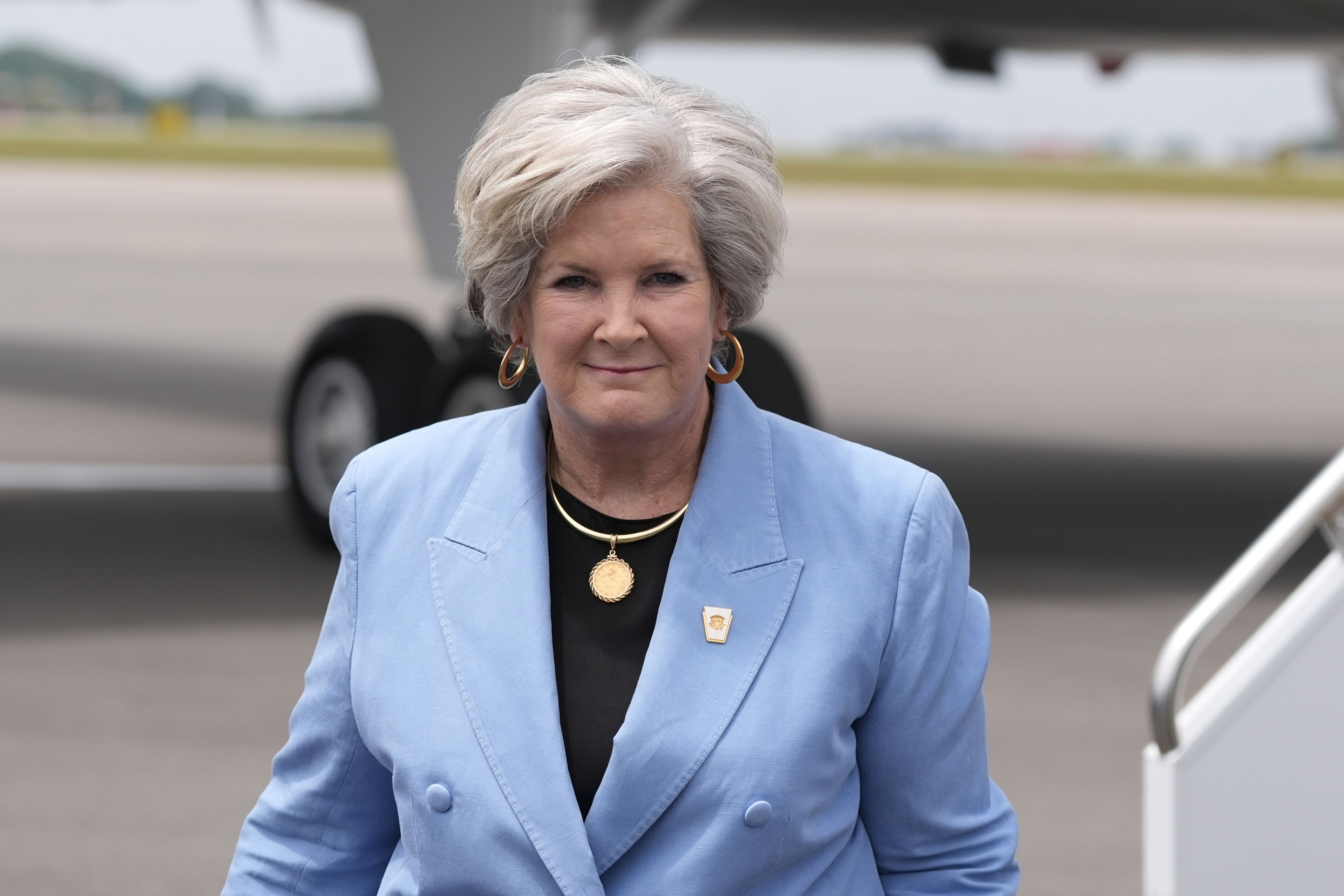 Susie Wiles, co-campaign manager, arrives with former President Trump at Nashville International Airport in July. Photo: Alex Brandon/AP