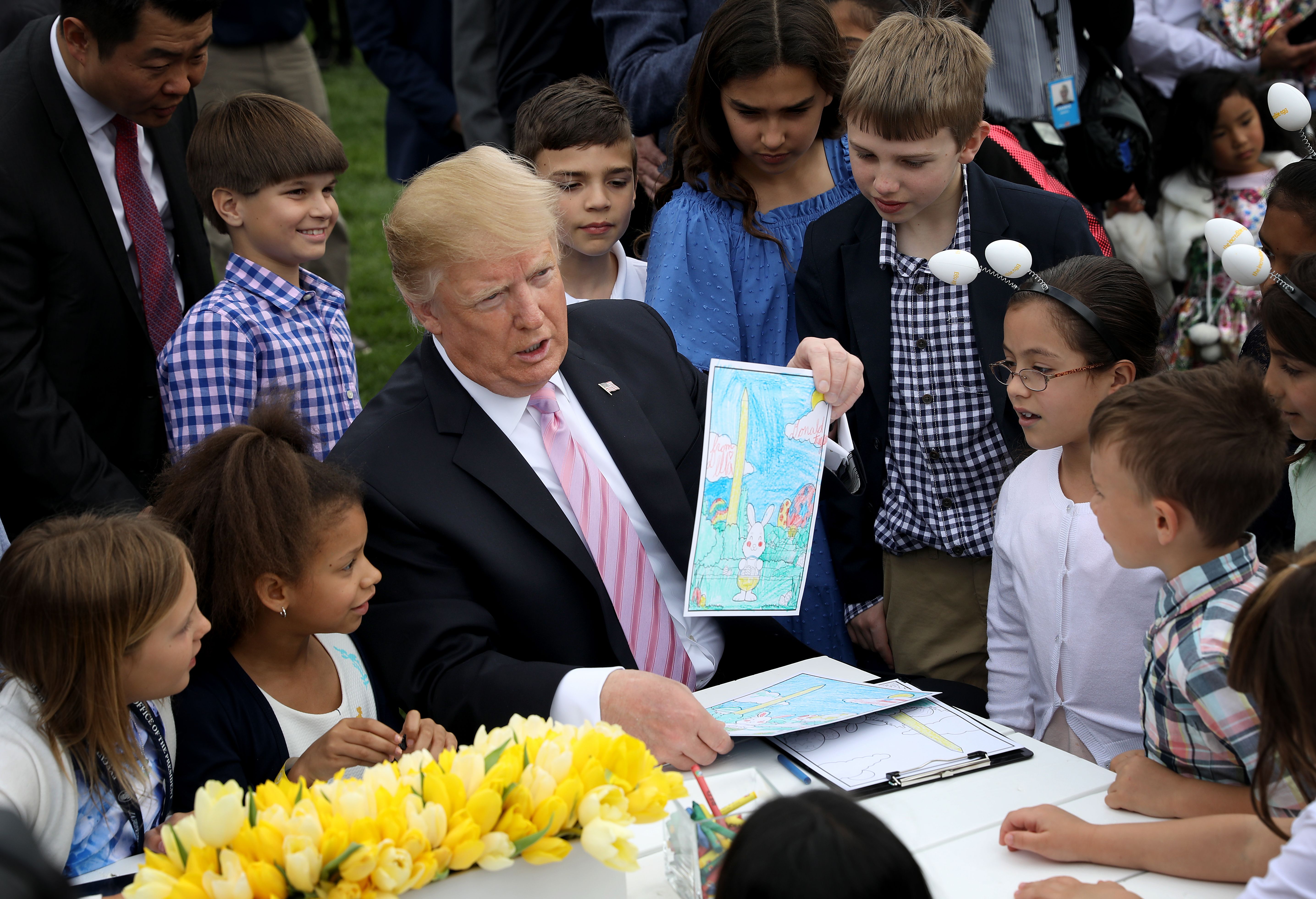 Trump shows off a drawing