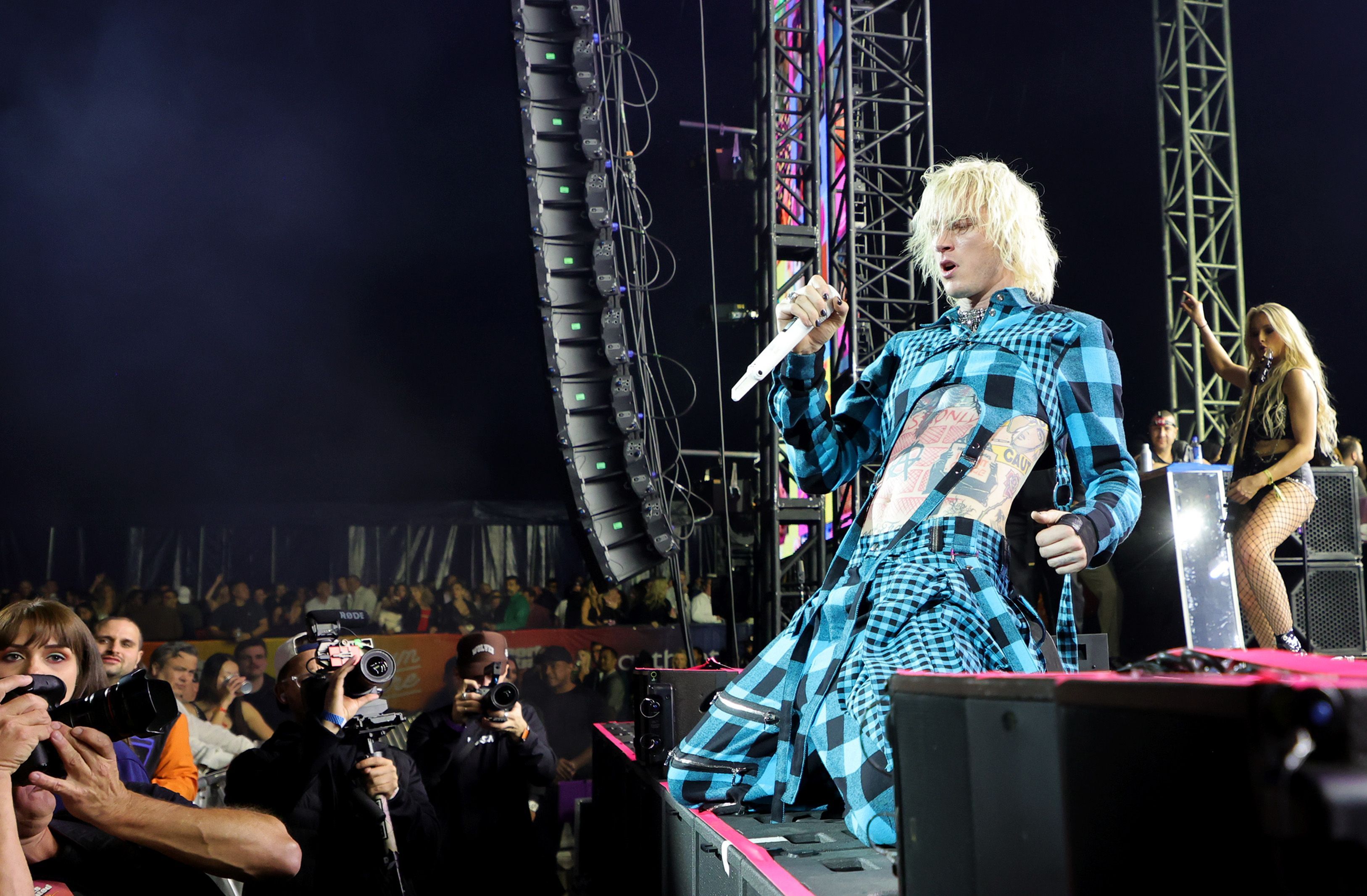 Machine Gun Kelly performs at the 2023 Sports Illustrated Super Bowl party. Photo: Ethan Miller/Getty Images