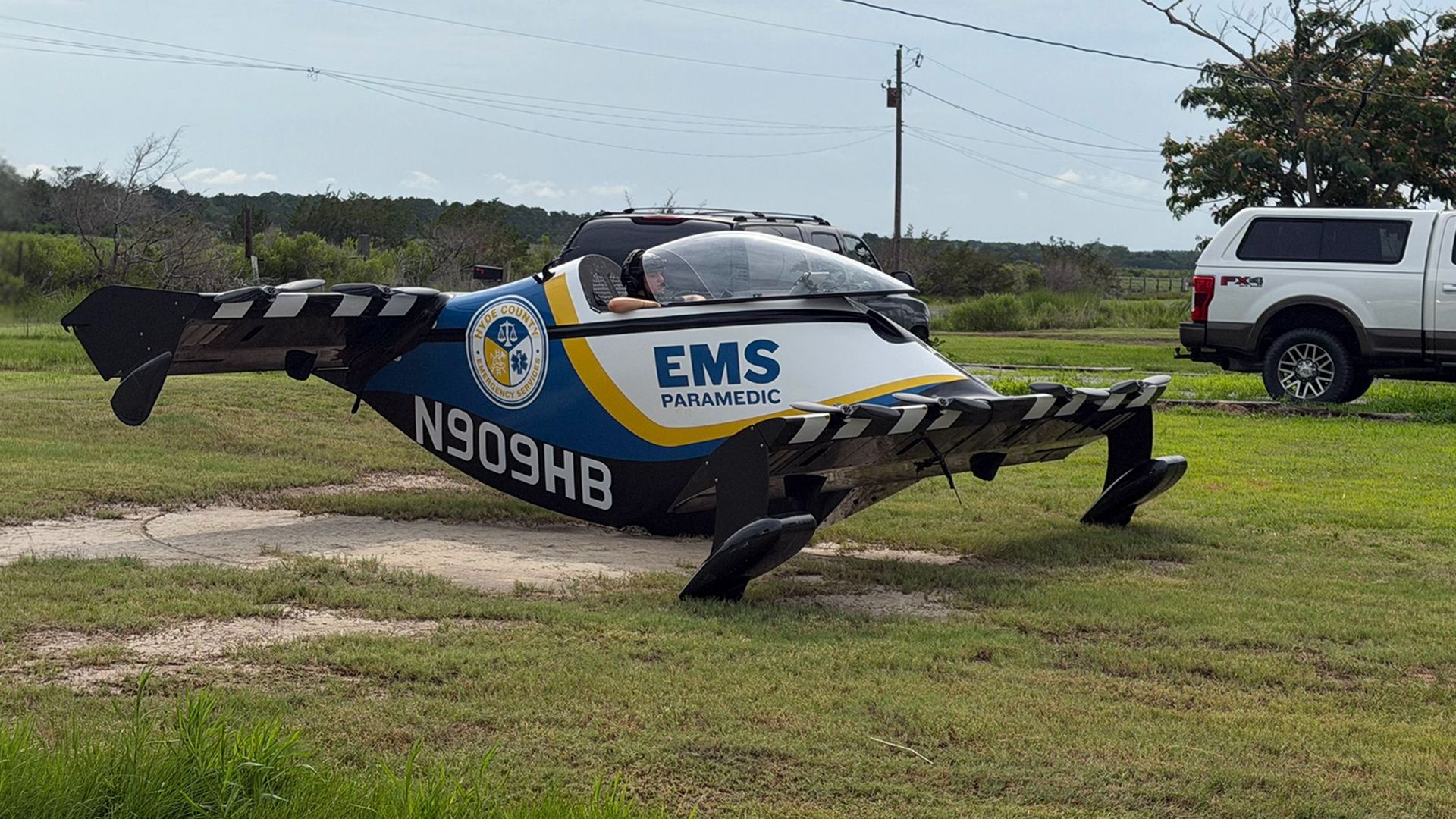 Pivotal's single-passenger electric aircraft helps paramedics respond to medical emergencies faster than an ambulance.