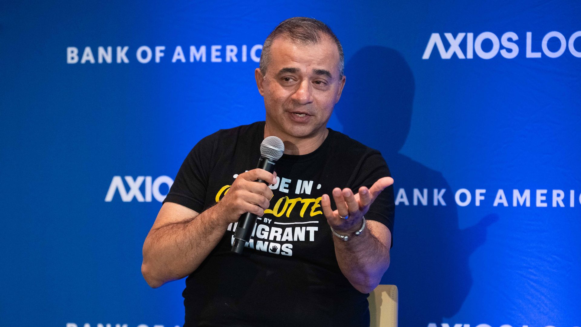 Manolo Betancur addresses the crowd. 