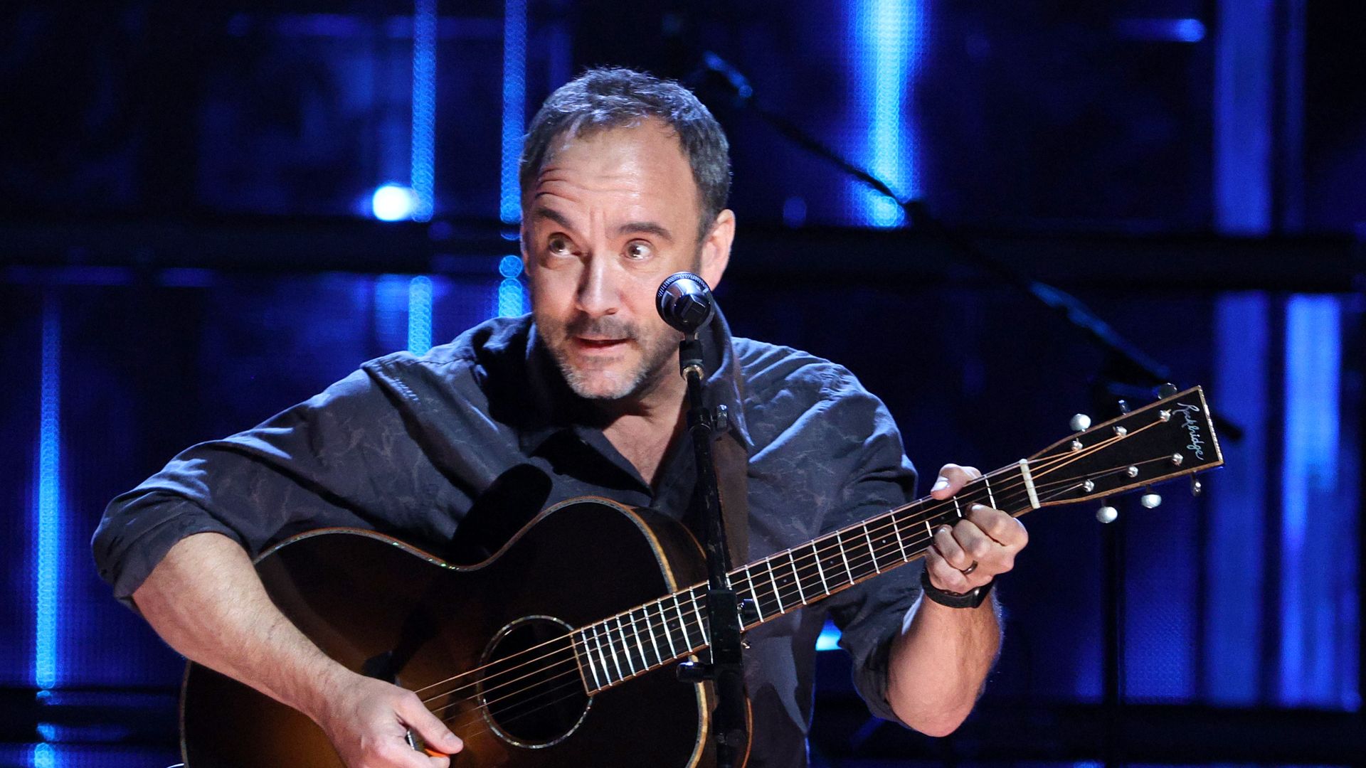 Dave Matthews performs on stage. 