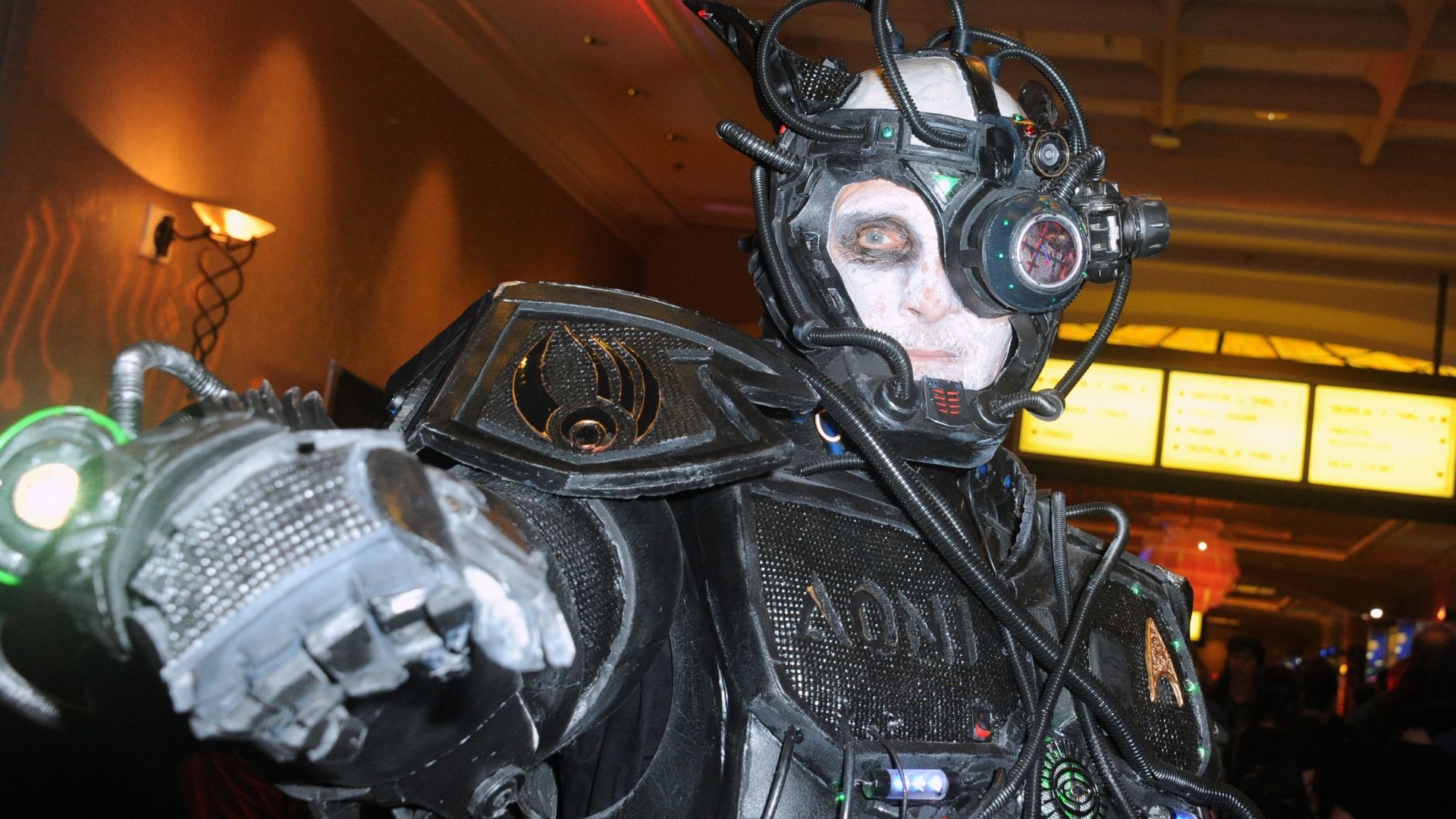 Image of a cosplayer doing the Borg at a Star Trek convention