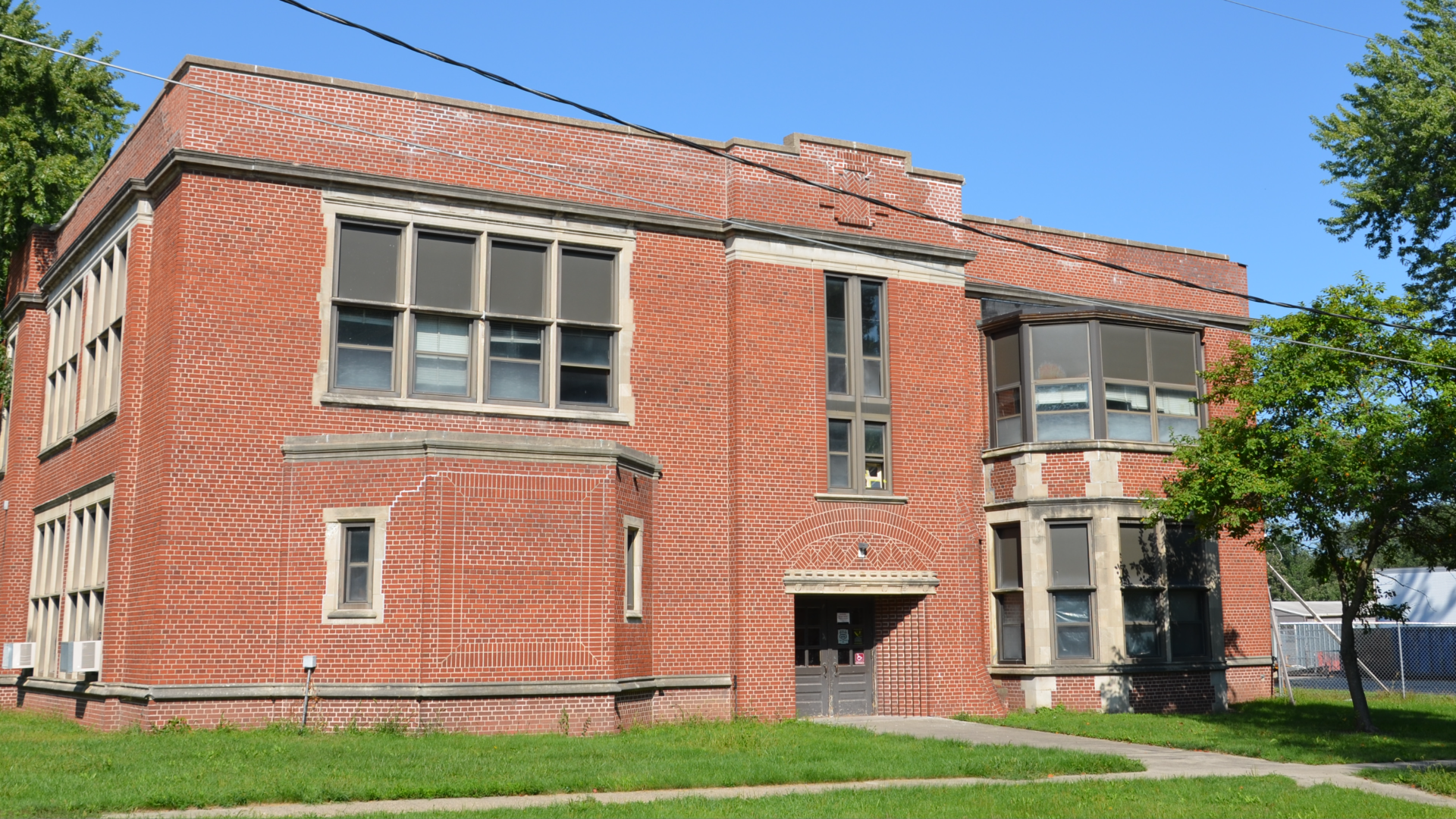 A photo of Wallace Elementary.