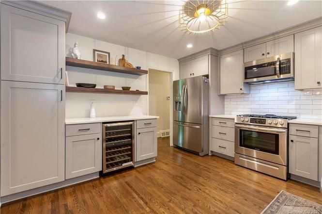 2001 Sandhurst Dr kitchen