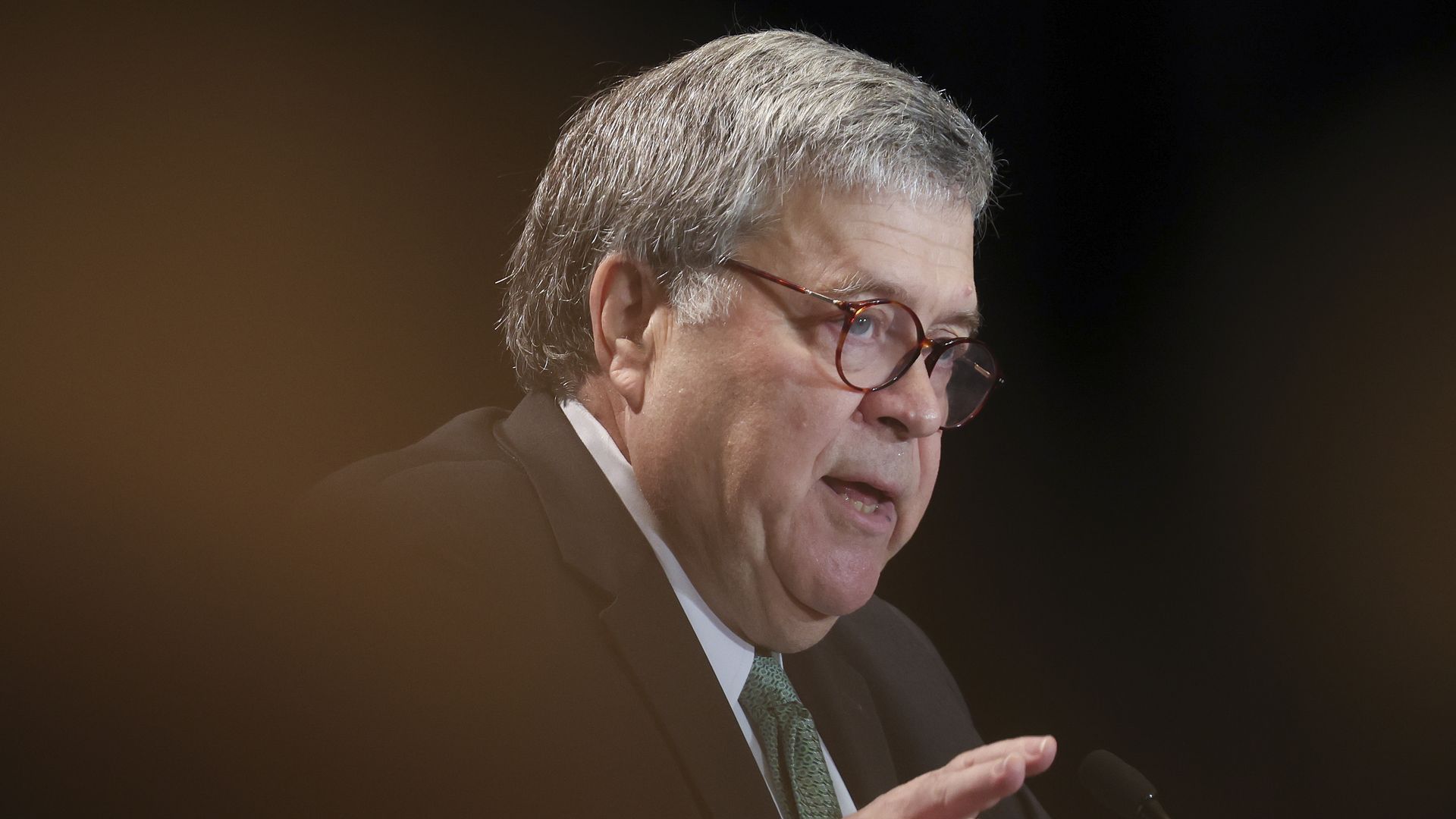 Former U.S. Attorney General William Barr speaks at a meeting of the Federalist Society on September 20, 2022