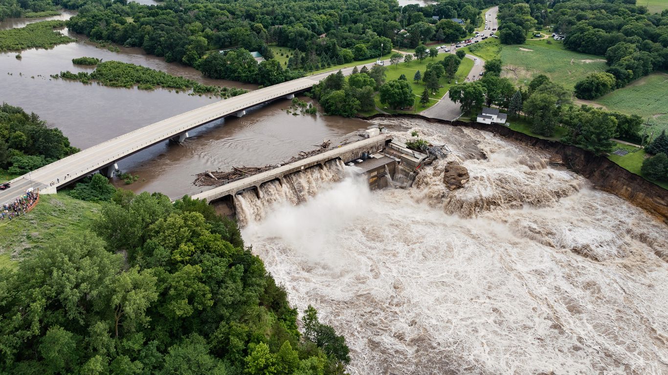 Amid Midwest floods, NWS suffers major data outage