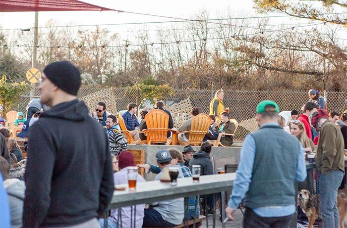 outdoor-babies-birdsong-brewery-charlotte