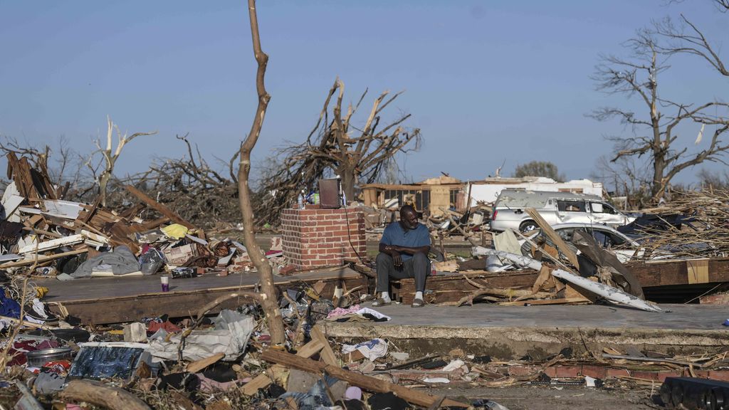 In photos: Mississippi town decimated by deadly tornado