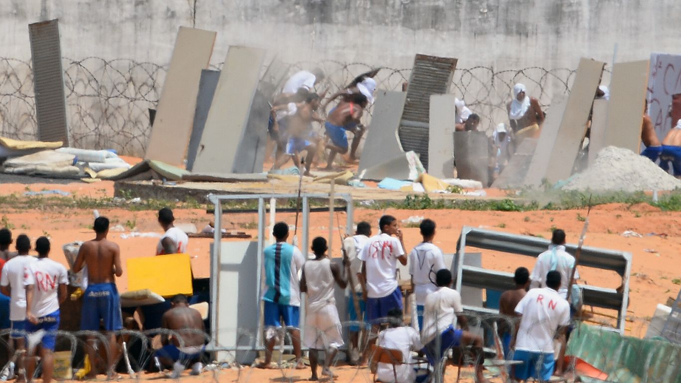 Report: Guards held hostage by inmates in Rio de Janeiro prison