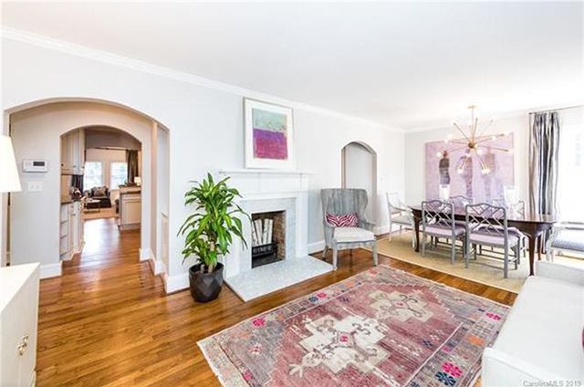 2901 Chelsea Drive interior