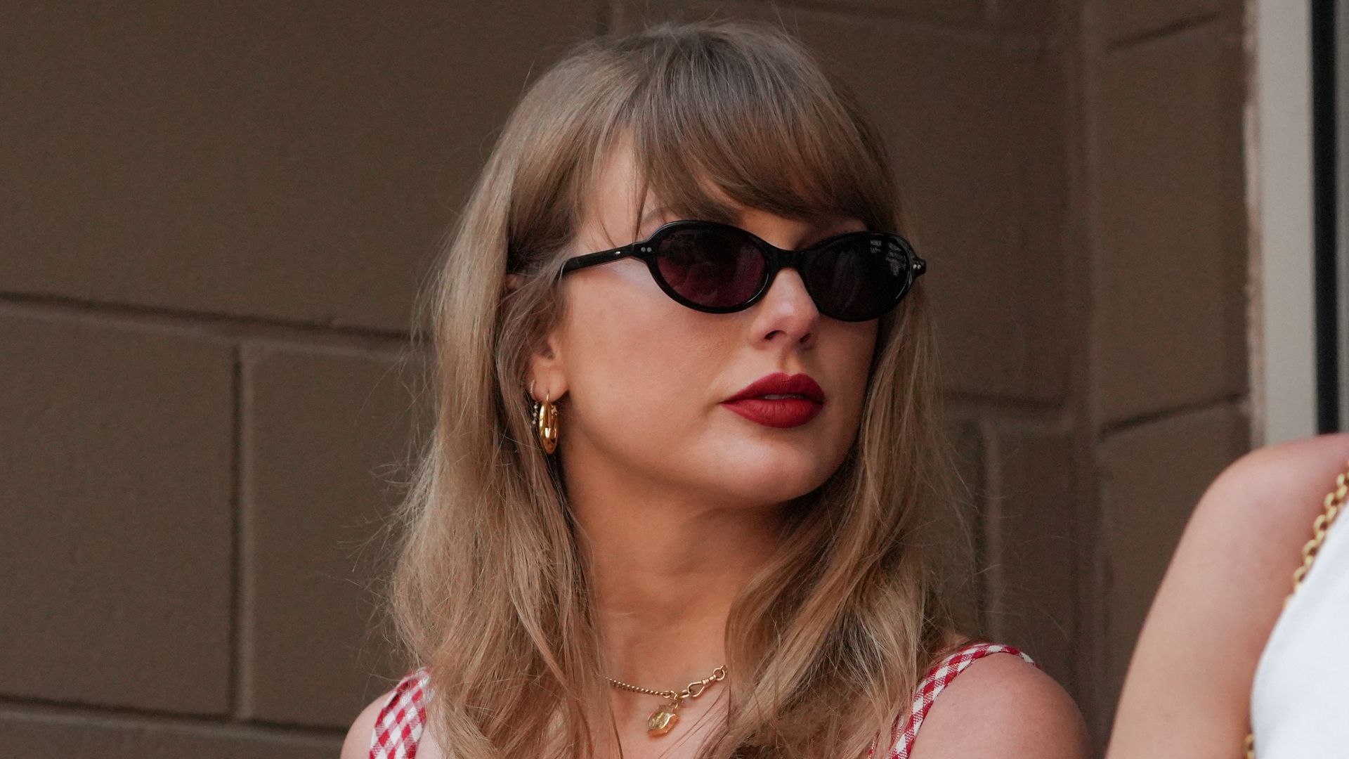 Photo shows Taylor Swift in sunglasses.