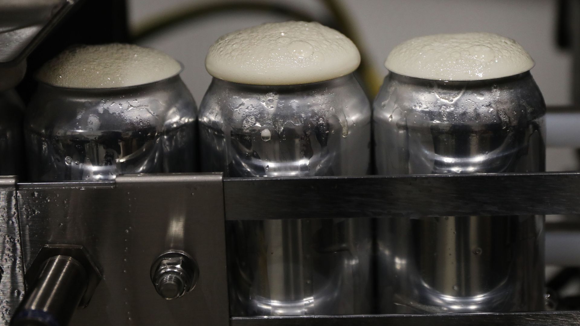 Foaming beer cans without tops