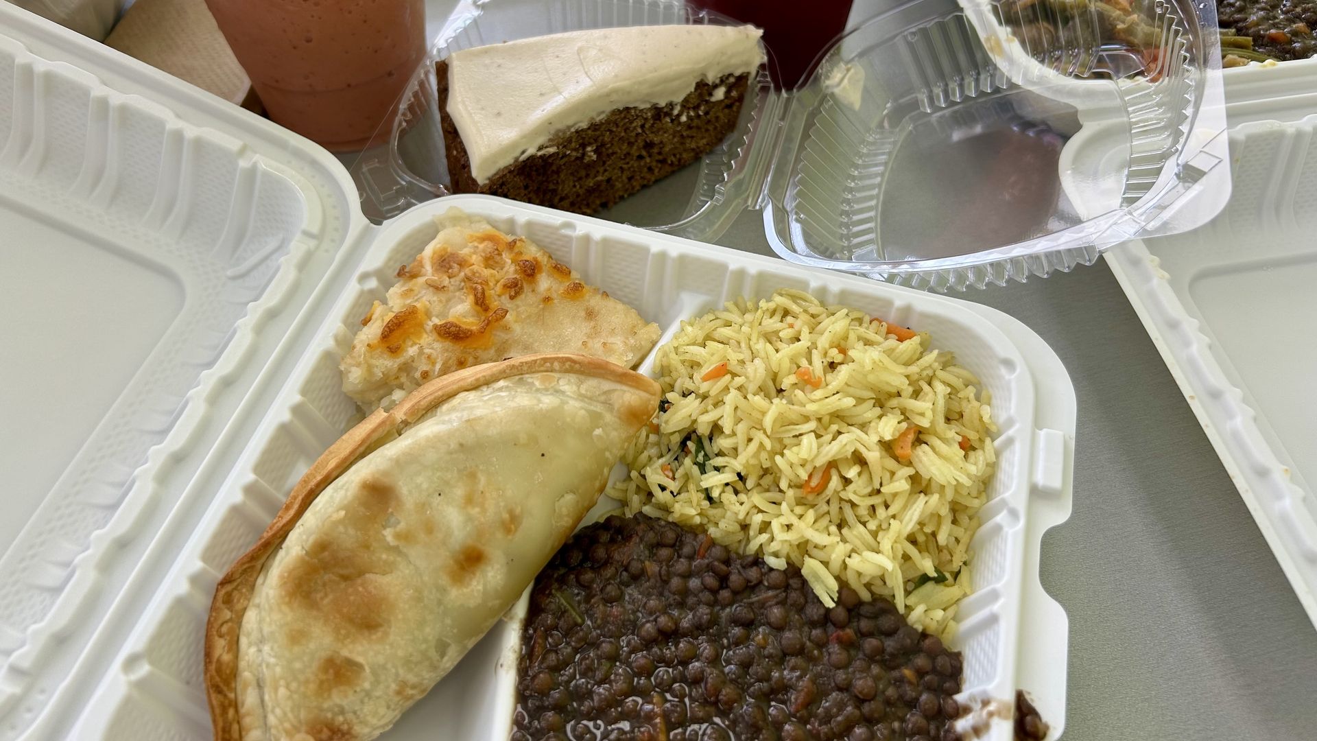 A plate of food, juices and a dessert.