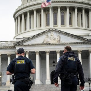 Police arrest 18-year-old suspect for allegedly running at U.S. Capitol with shotgun