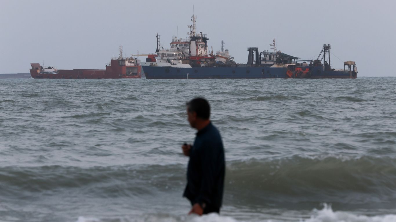 U.S. strikes Iran to prevent Hormuz mine threat