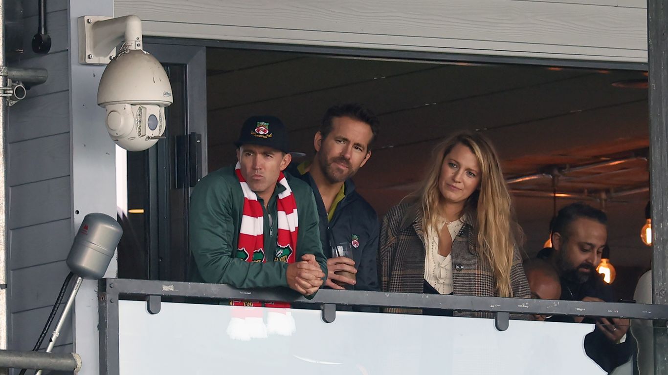 Ryan Reynolds’ soccer team Wrexham to face Manchester United in San Diego
