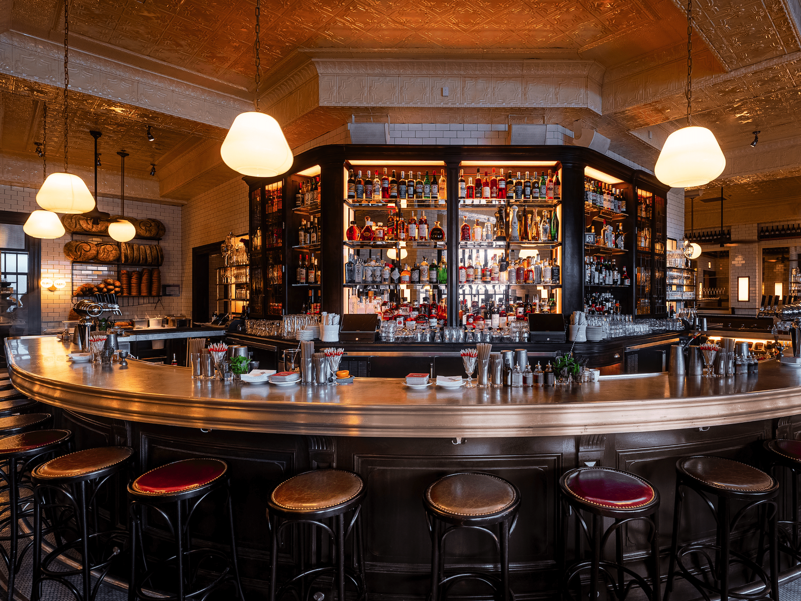 The modern bar cabinet: an awaited revival