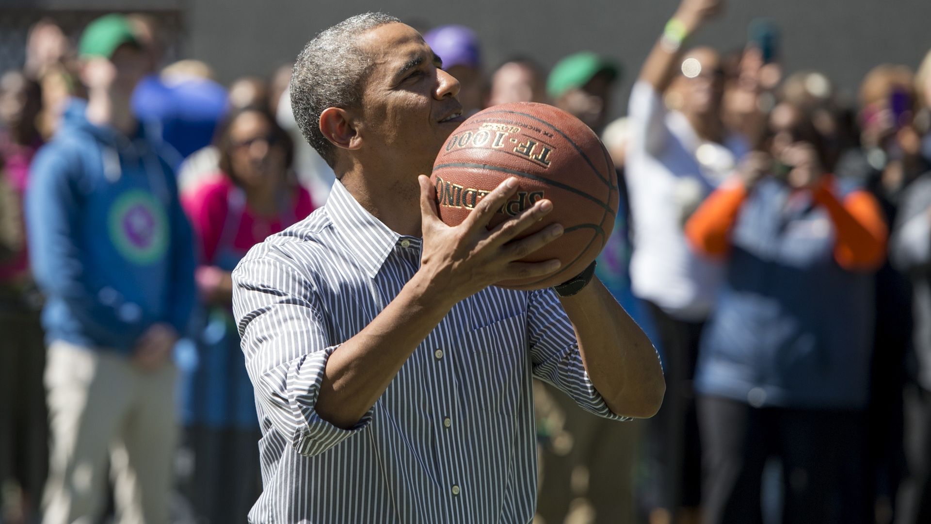 Obama shoots a basketball during the annual White House Easter Egg Roll on the South Lawn of the White House in Washington, DC, April 21, 2014. 