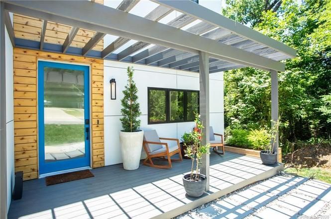 2808 Shenandoah Ave porch