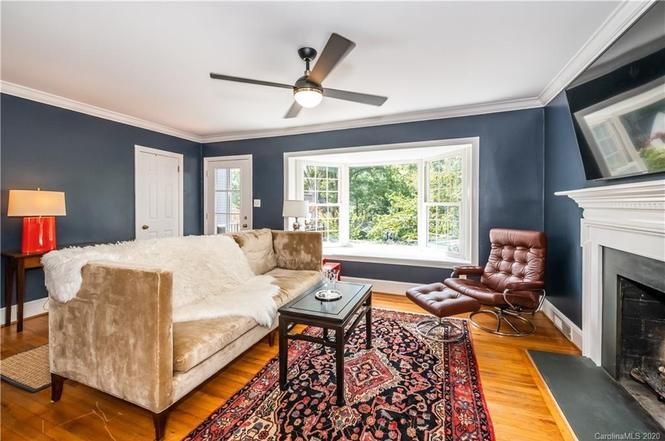 3013 Hanson Dr living room