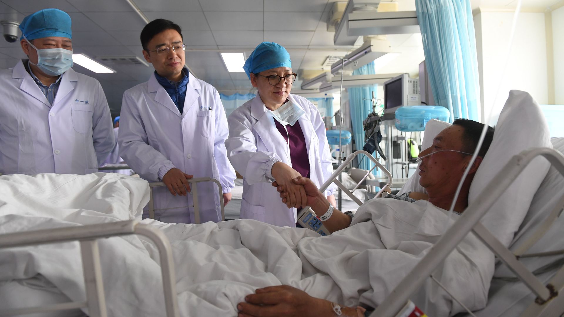 Doctors visiting a patient in a Chinese hospital