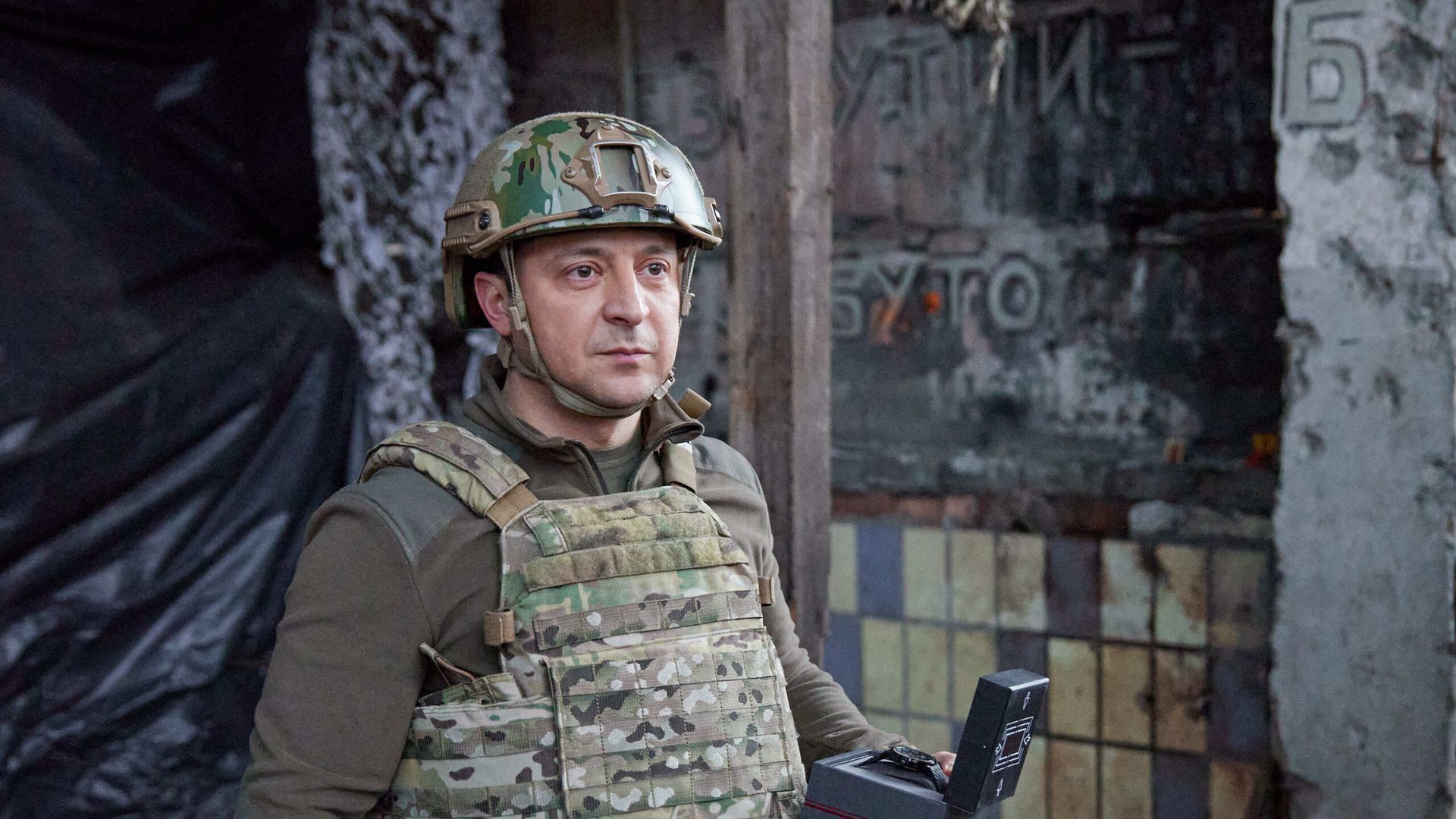 Photo of Volodymyr Zelensky wearing combat gear